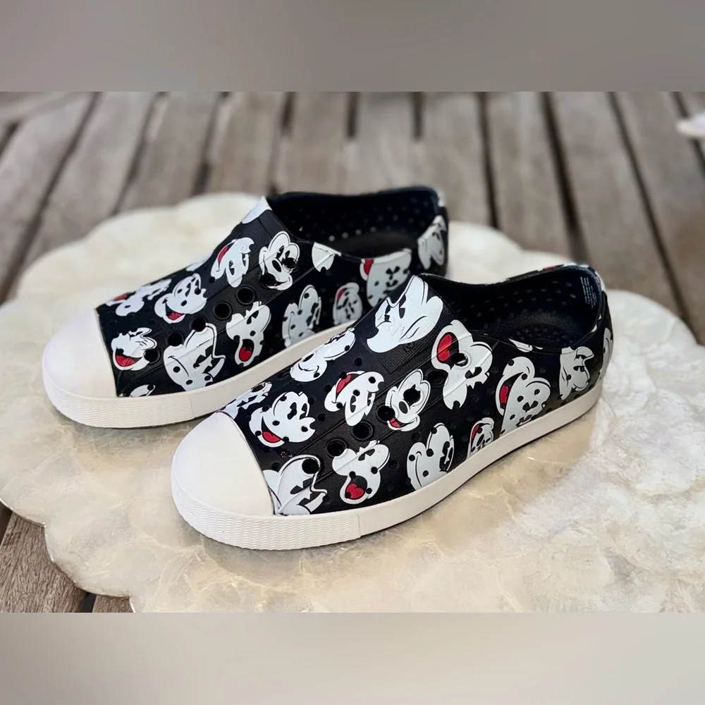 Like New Kids Disney Native Slip on All Over Mickey Mouse Print Shoes! - Picture 1 of 7